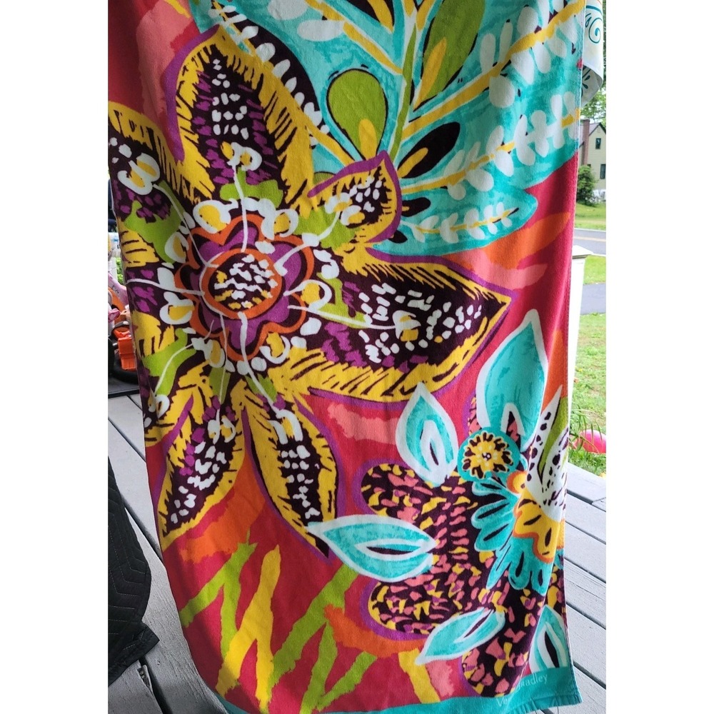 Vera Bradley Beach Towel RUMBA - Picture 3 of 11